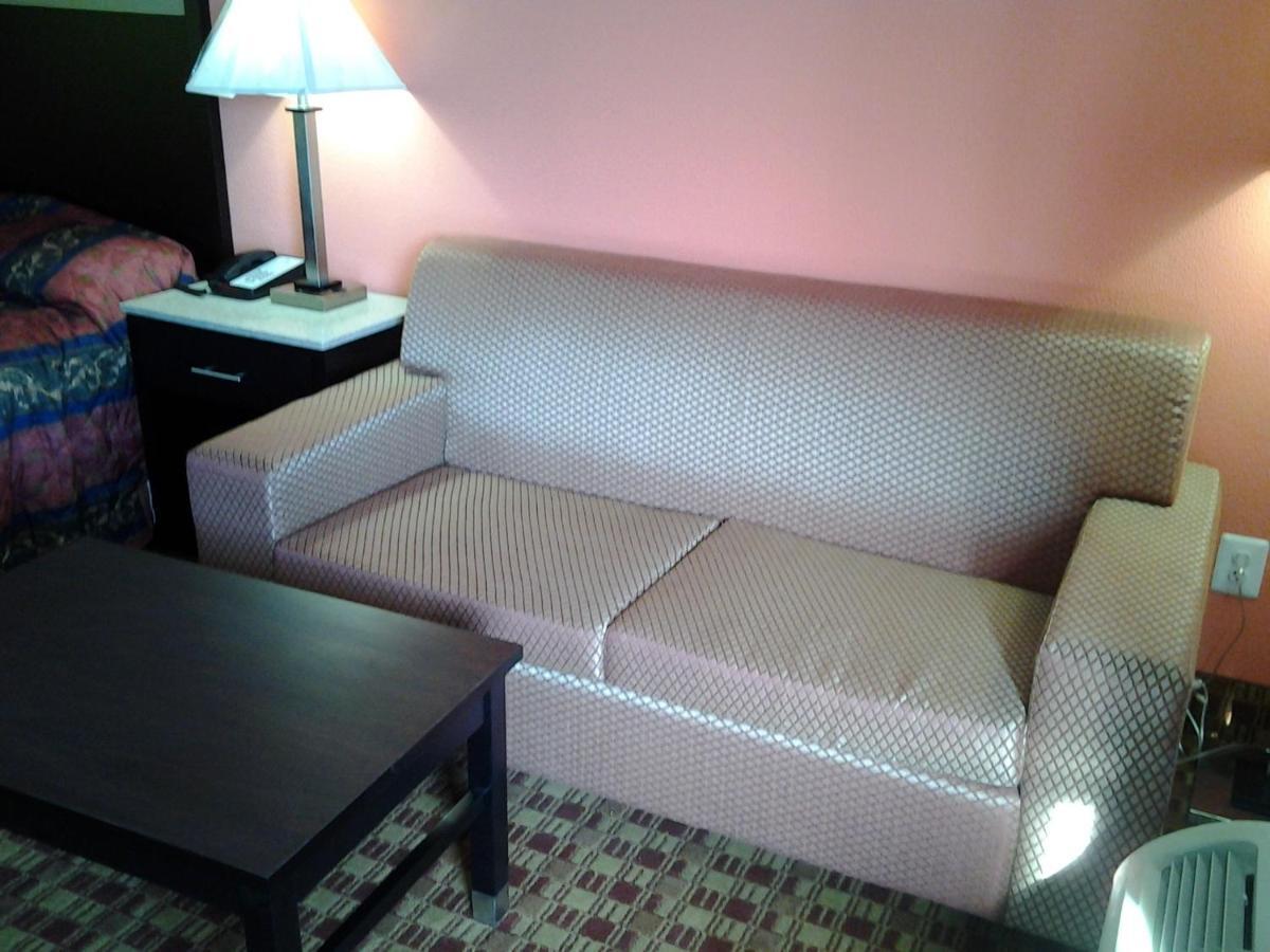 Elkton Lodge Room photo